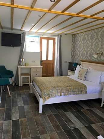 Large Family Room (2 adults + 2 children) with Garden View