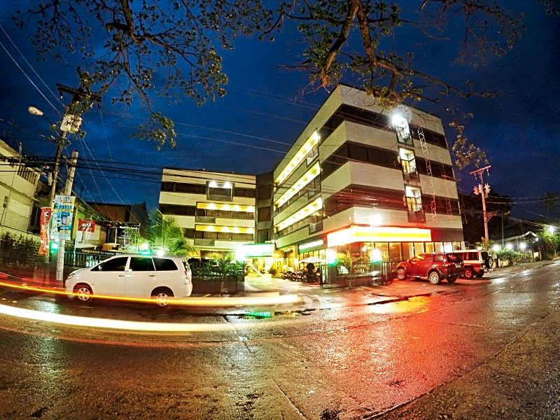 Photo 1 of 50 of Holiday Plaza Hotel
