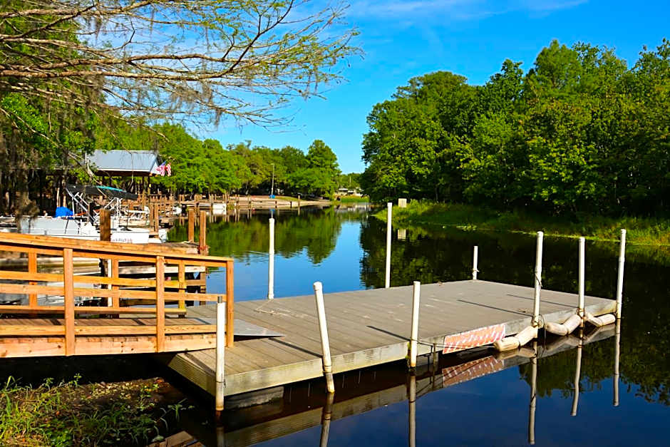 Camp Mack Lodge, Marina & RV Resort