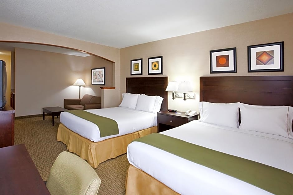 Holiday Inn Express Hotel & Suites Cleveland-Streetsboro