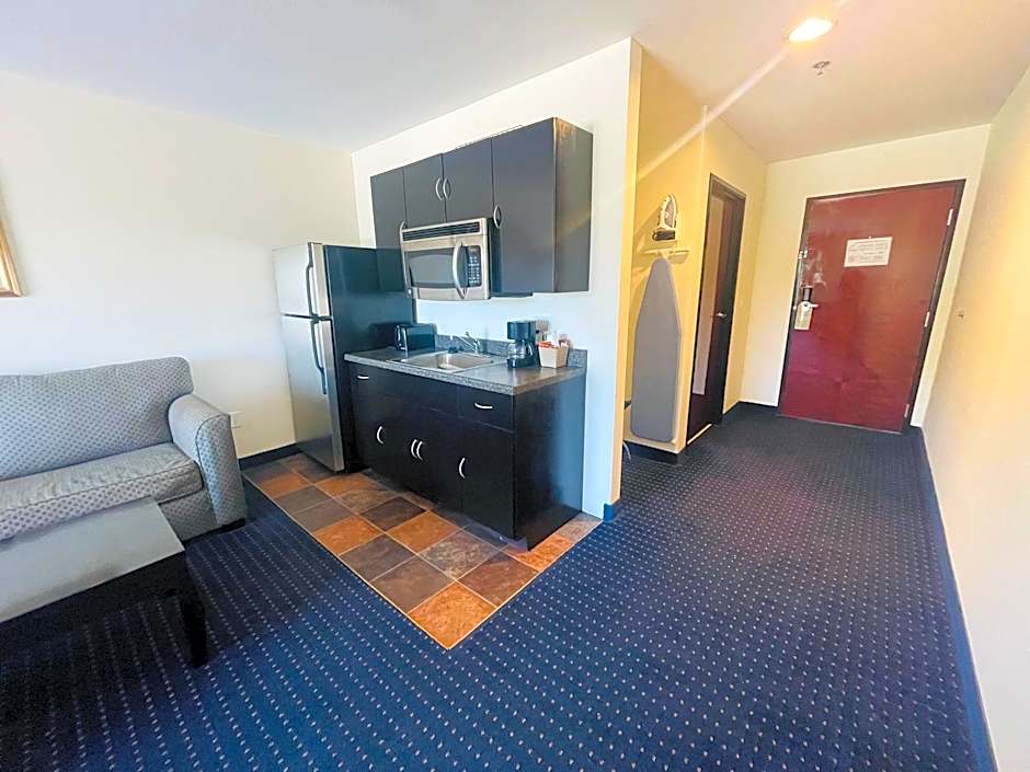 FairBridge Inn & Suites Canadian