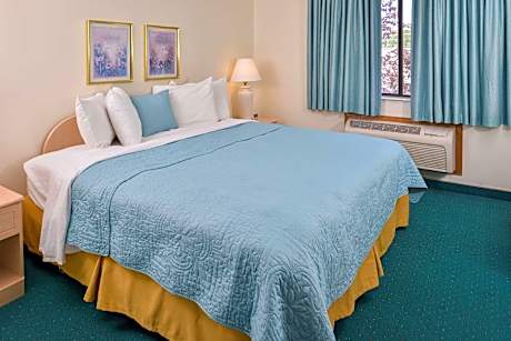 1 King bed Suite Non-Smoking