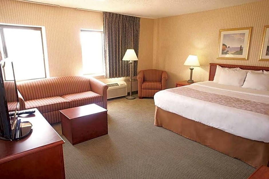 La Quinta Inn & Suites by Wyndham Detroit Southgate