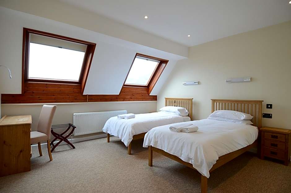 Neuadd Henllan Lodge