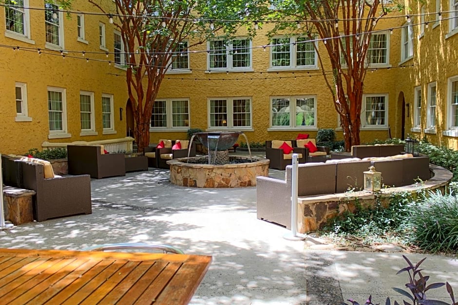 Artmore Hotel