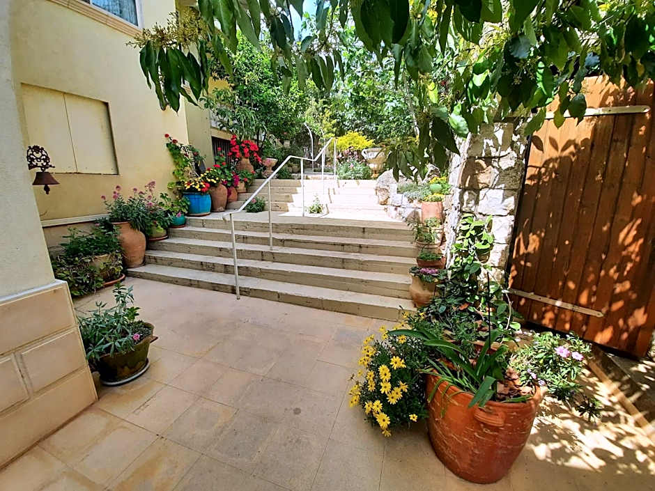 Ha'Seuda Ha'Achrona Suites