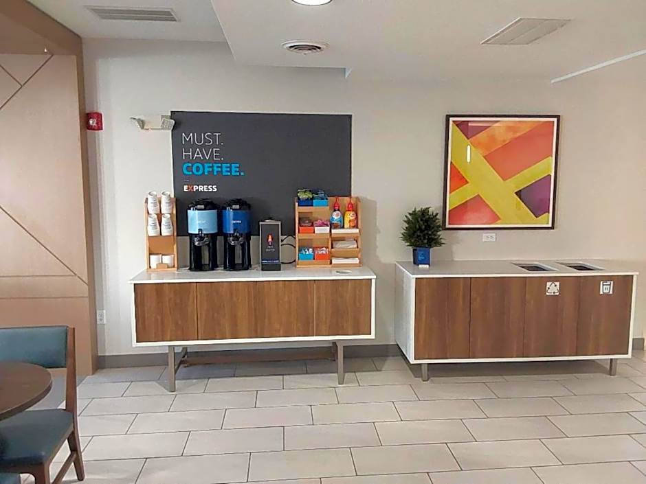 Holiday Inn Express Hotel & Suites Antigo By IHG
