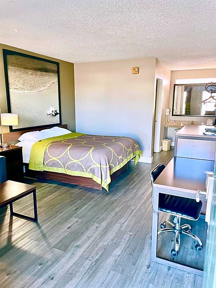 Super 8 by Wyndham Bay St. Louis