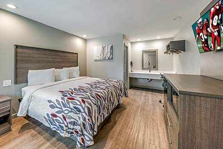 Deluxe King Room - Non-Smoking