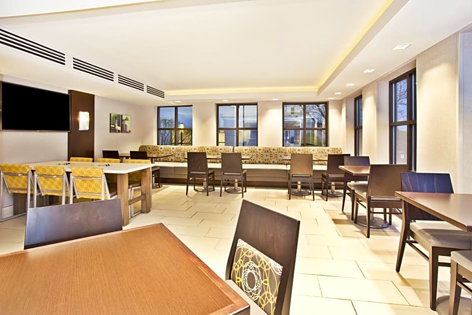 Holiday Inn Express Boston-Waltham