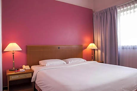 Deluxe Queen Room