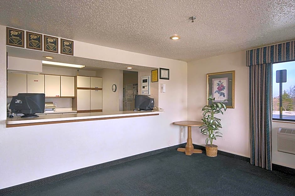 Travelodge by Wyndham Hudsonville