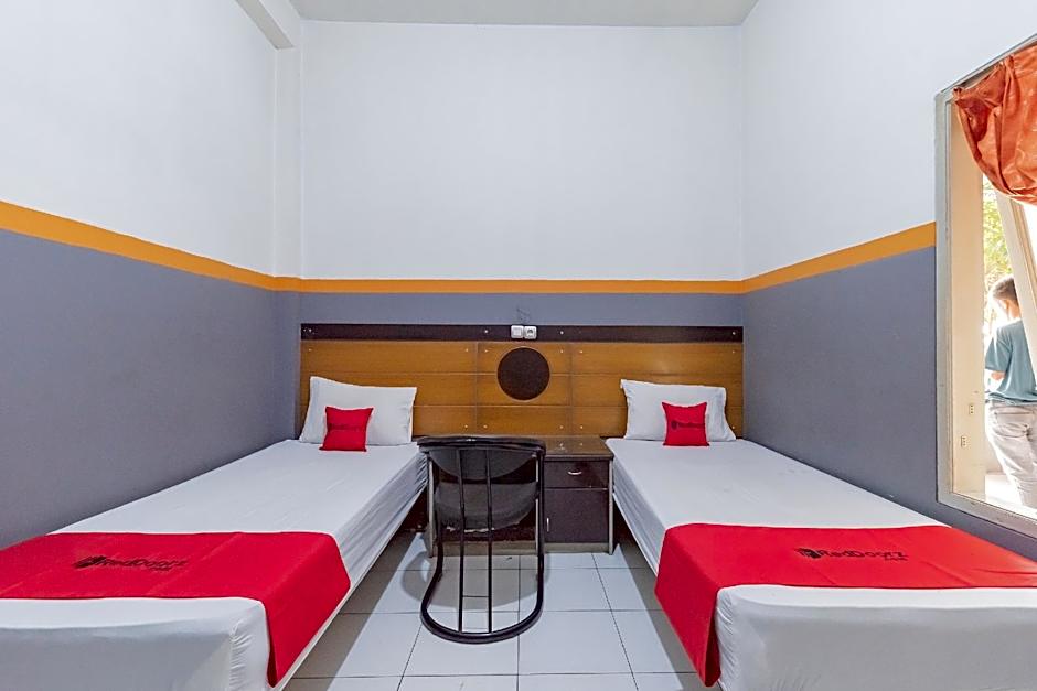 RedDoorz @ Merdeka Street Garut