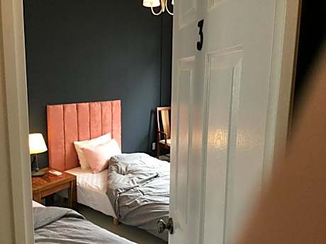 Superior Twin Room with Shared Bathroom