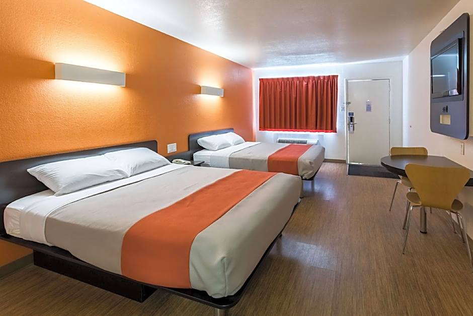 Photo 1 of 6 of 2 Double Beds