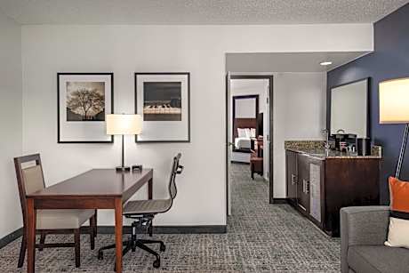Premium King Suite - Non-Smoking