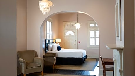 Classic Queen Room