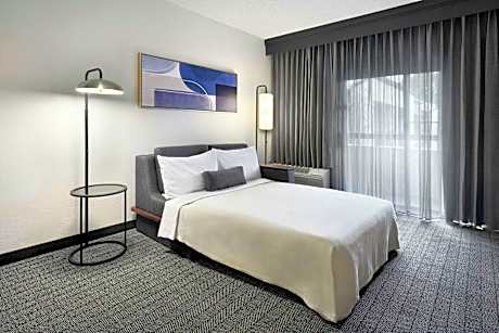Room, 1 King Bed (Hearing Accessible)