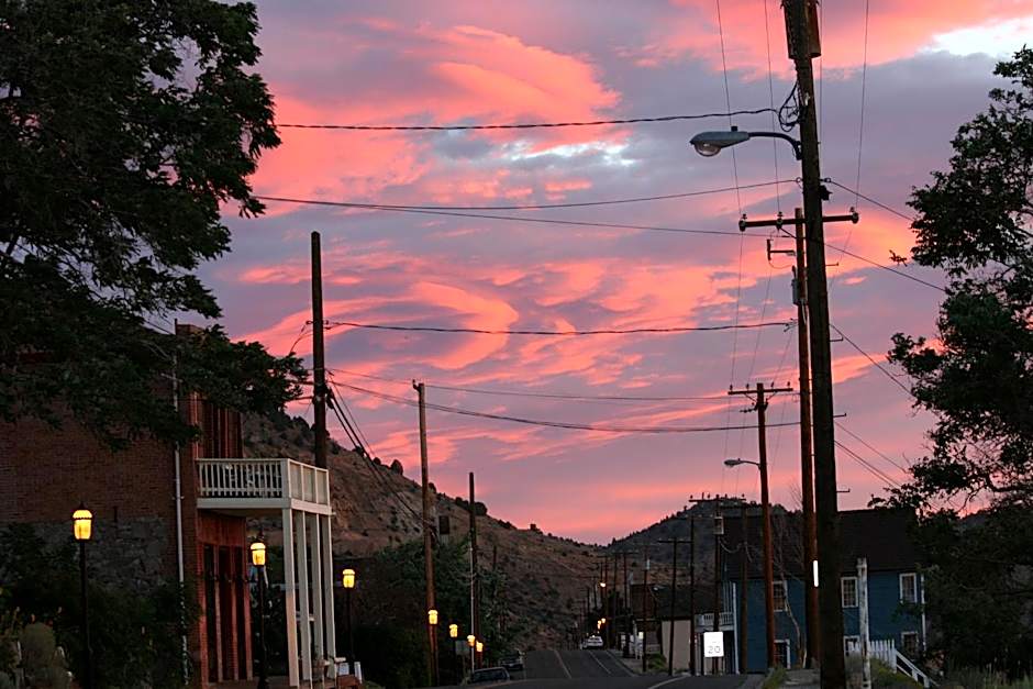 Sugarloaf Mountain Motel