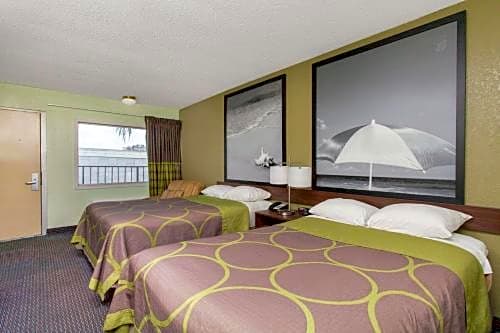 Super 8 by Wyndham Clearwater/US Hwy 19 N