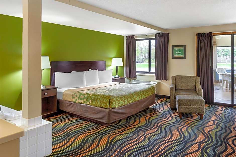 Econo Lodge Inn & Suites