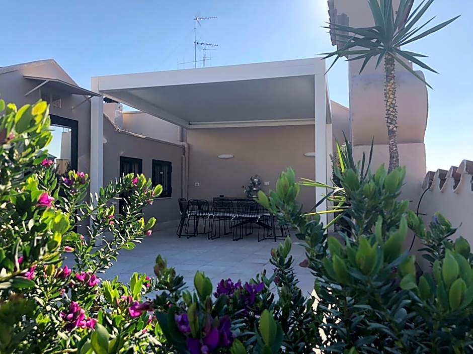 200 ROOMS & TERRACE