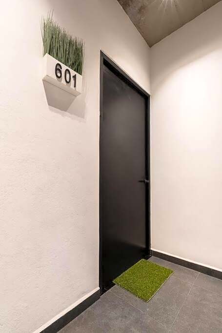 P601 Amazing Rooftop 2Bdrm 2bath Apt AC