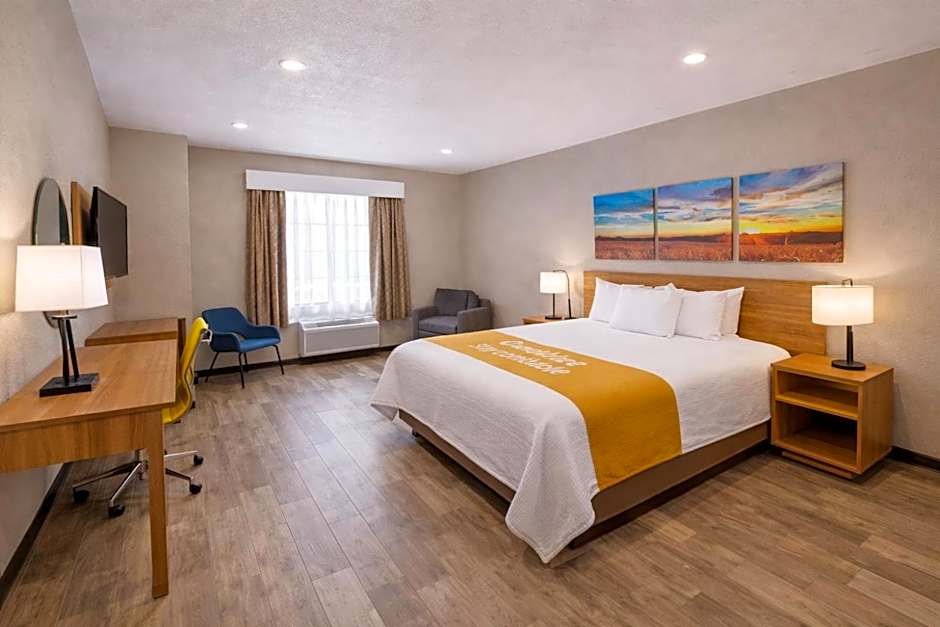 Days Inn & Suites by Wyndham Greater Tomball
