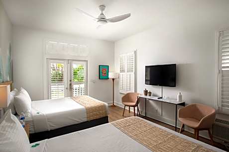 Junior Queen Suite