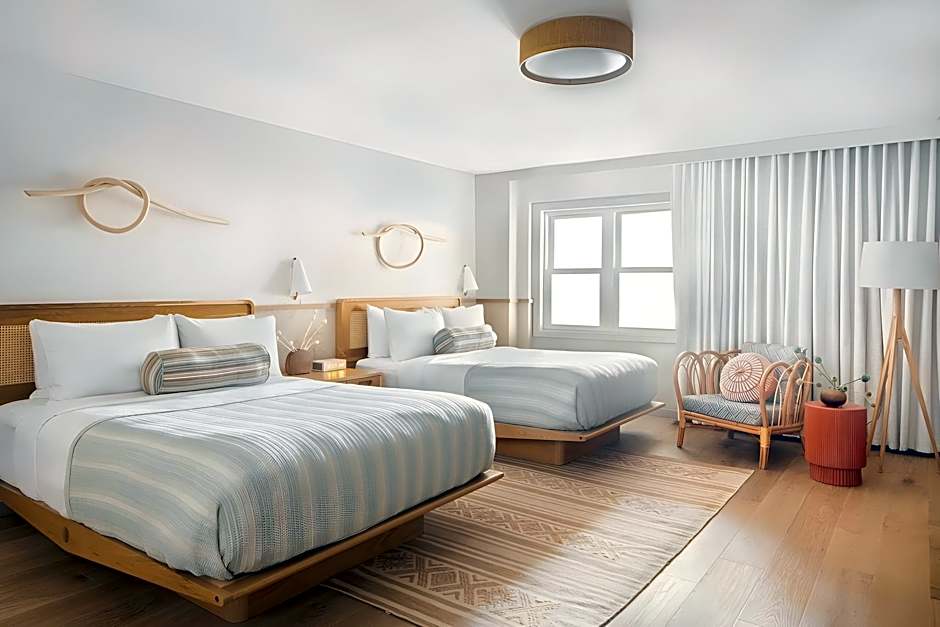 Photo 1 of 5 of 1 Queen Bed