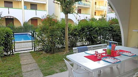 Apartment with garden in residence with pool