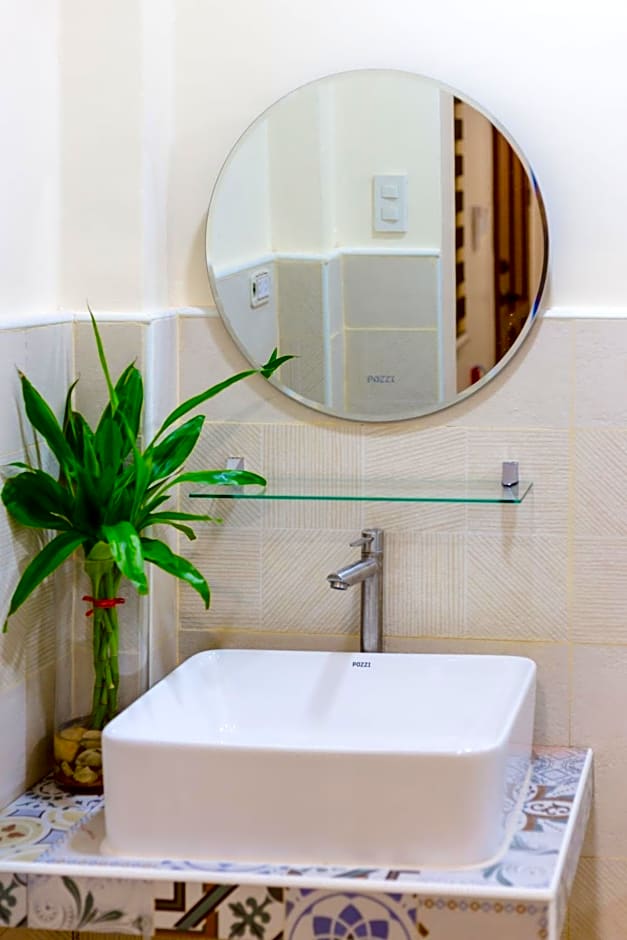 ALONA BEACH SIDE INN