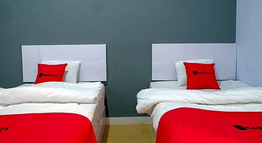 RedDoorz near Pasar Batang