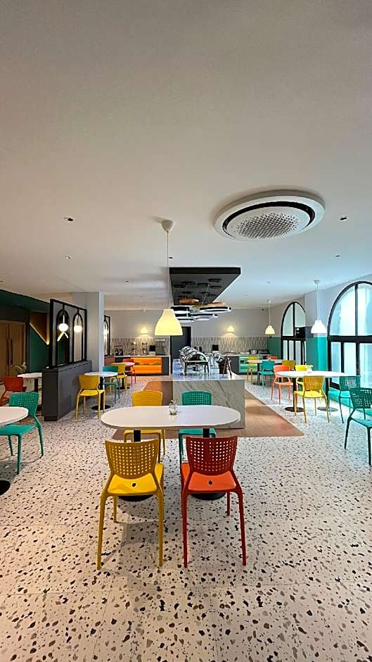 Alexander Hotel Tegal