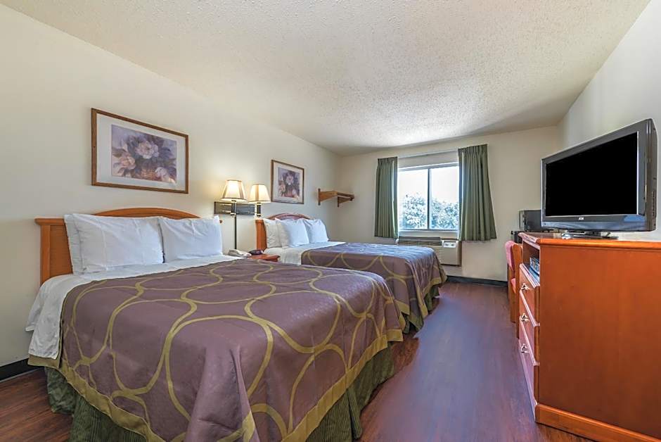Foto 1 di 9 di 2 Double Beds, Nonsmoking