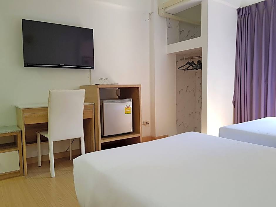 Crown Bts Nana Hotel