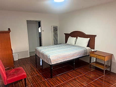 Silver Sands Motel