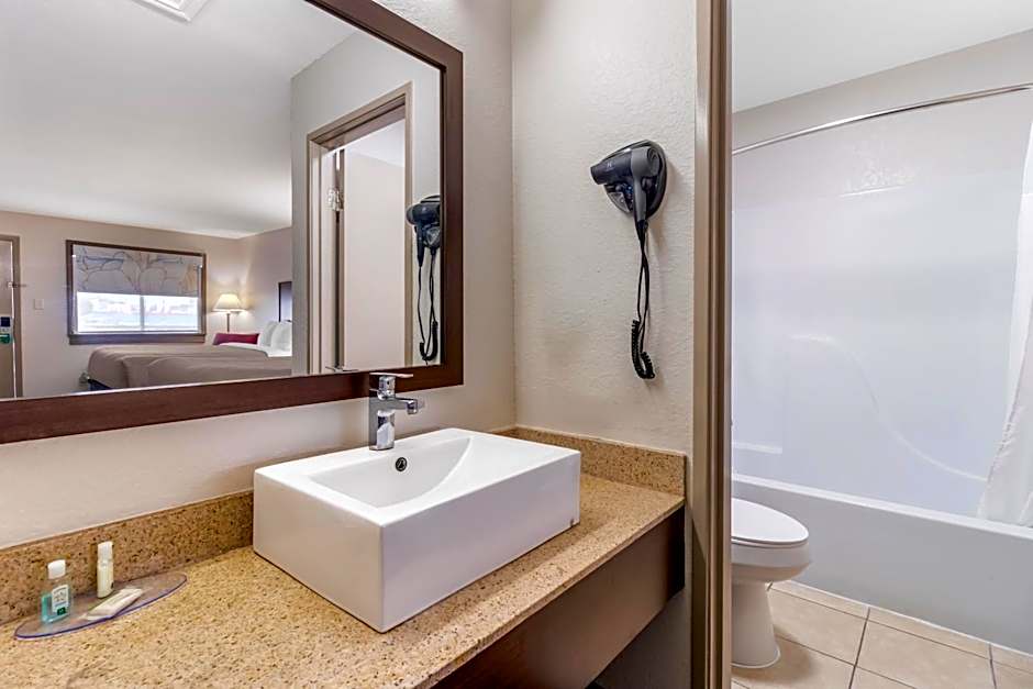 Quality Inn & Suites I-10 Near Fiesta Texas