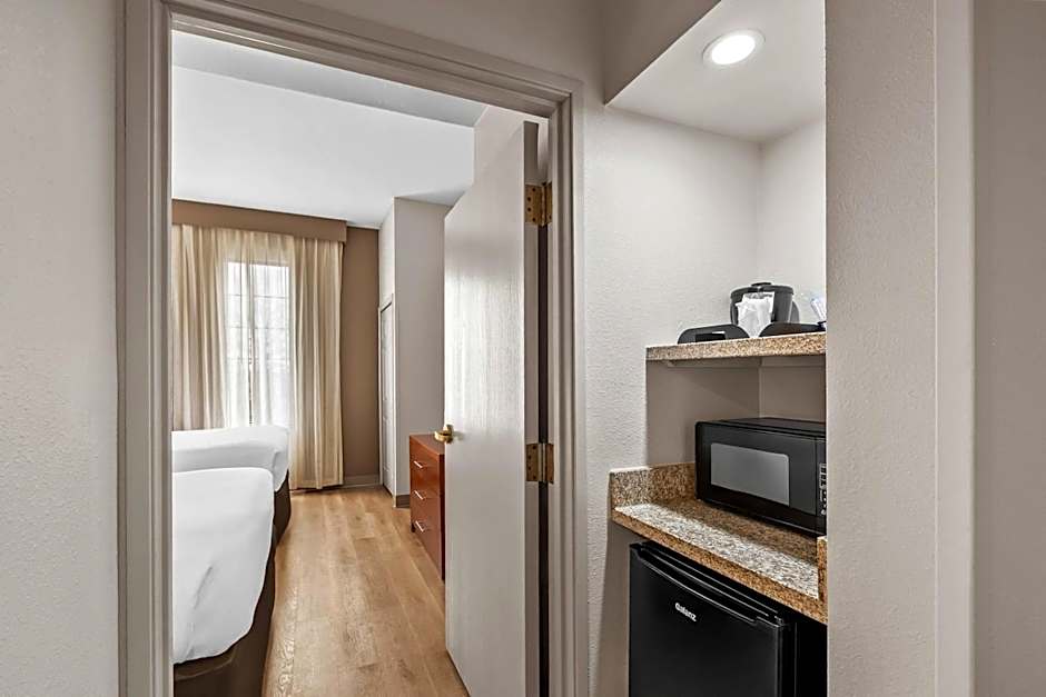 Comfort Suites Near Potomac Mills
