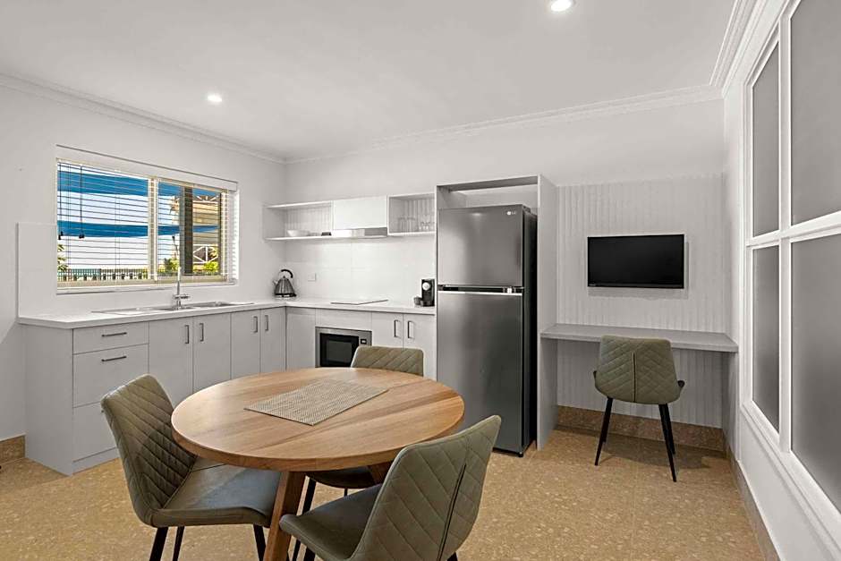 Moonlight Bay Suites