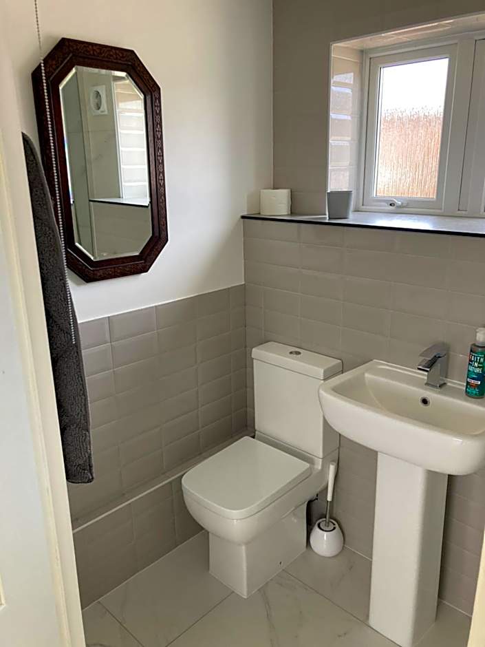 2 bed chalet Greatstone, New Romney sands holiday village 2mins from beach