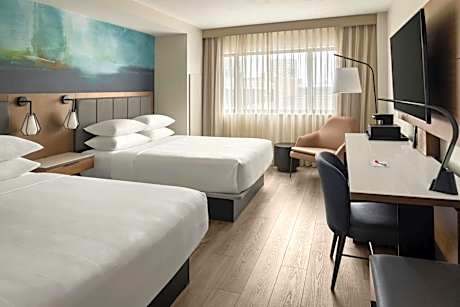Double Queen Room with Tub and City View - Mobility Accessible