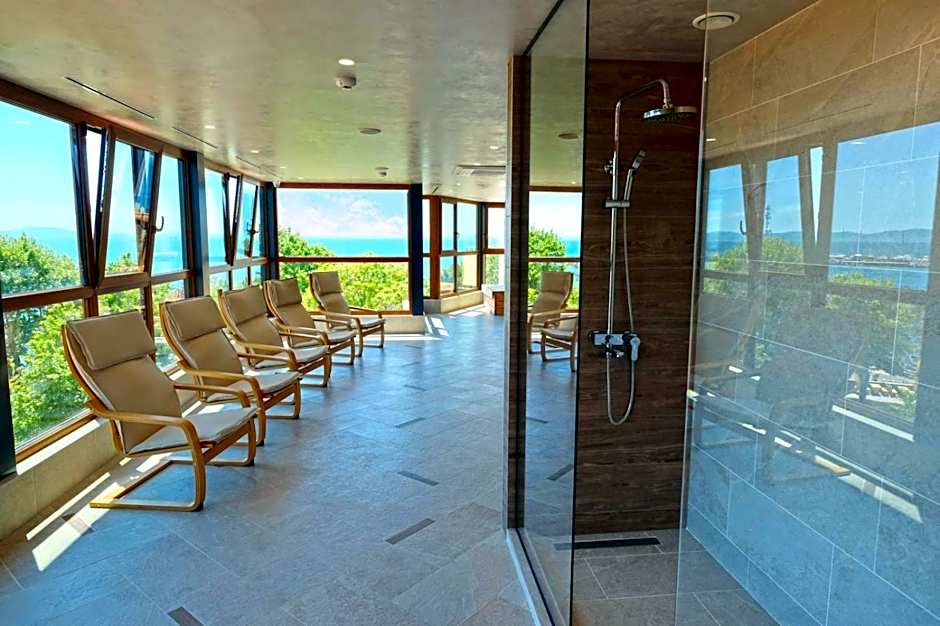 Paradise Hotel & Relax Center