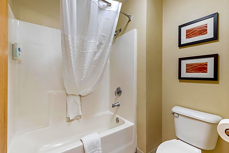 Comfort Inn & Suites East Moline near I-80