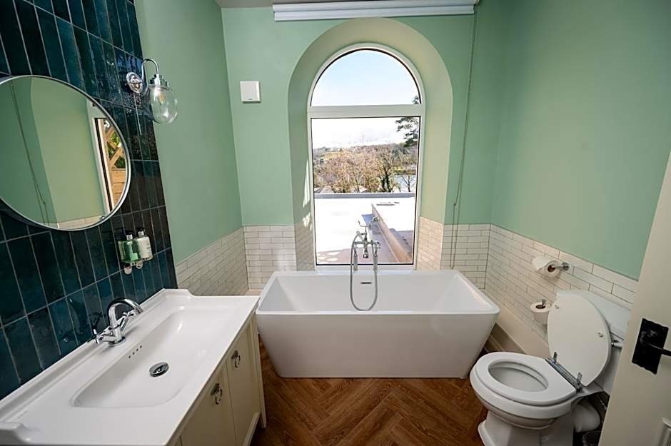 Victoria Hotel by Chef & Brewer Collection