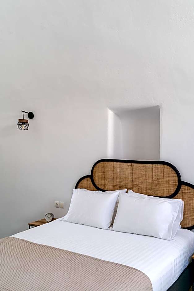 Evanthia Best View Thirassia Island Hotel