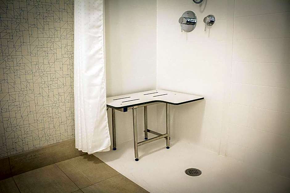Holiday Inn Express And Suites Boston South - Randolph By IHG