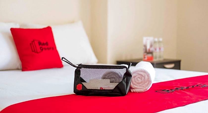 RedDoorz Syariah @ Jatiwangi Guest House 2 Cafe &