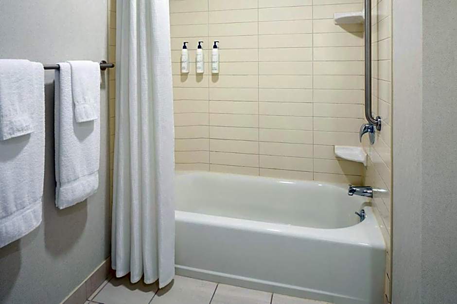 Fairfield Inn & Suites by Marriott Montreal Airport