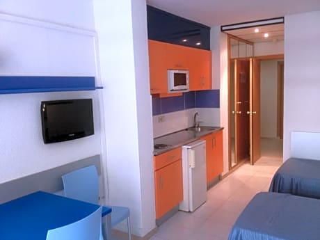 ONE BEDROOM 4 ADULTS